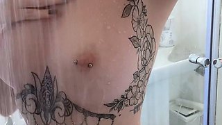Cute amateur brunette naughty in solo jerking show on camera