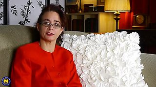 Mature Housewife Sable Renae Solo Masturbation - Pussy Rubbing on Couch Orgasm