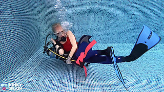 Underwater Scuba Strip Challenge & Vibe Climax