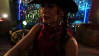 Amateur brunette teen in solo