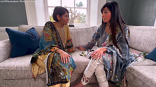 Divorced Bhabi Seduces Aaliyah Yasin During Ramadan