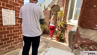 Blonde PAWG Dee Siren Fucks Hubby on Venice Beach - Outdoor Public Sex & Squirting