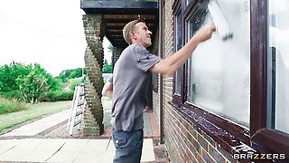 Scarlett Starr's curvy video by Brazzers Exxtra