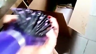 Je fais squirter ma chatte avec ma brosse a cheuveux