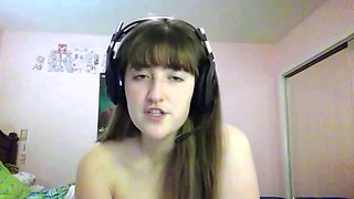 Big boob brunette masturbates on webcam