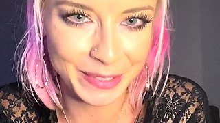 Big boob brunette masturbates on webcam