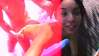 BRASILEIRAS DANDO BLOWJOB NO PISCINO PUBLICO - TROCA DE CASAIS - COM GALEGO E BRIT - XXX!