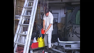 Pee Queen - Drowns Her Slave