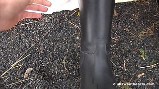 Sindy Masturbates Outdoors