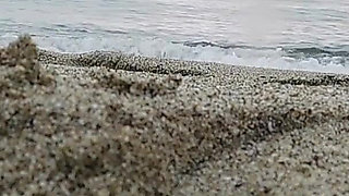 Teen Girl Masturbate on the Beach