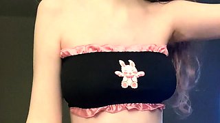 Masturbating amateur cums after solo fun