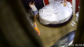 Cute amateur teen babe toying her tight ass in bed on cam