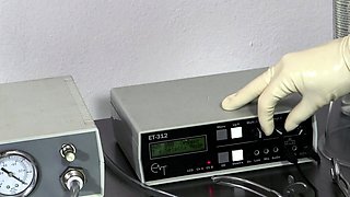 Amateur cd in latex masturbating dildoing