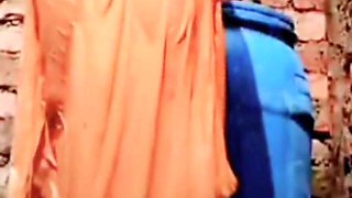 Mms Bhabhi Shares Nude Video While Taking Bath