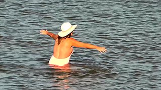 Curvy Young MILF Skinny Dipping in October