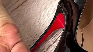 High Heels Popping, Dirty Feet