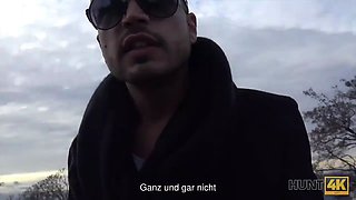 Hunt4k. rothaarige für geld vor ihrem freund gefickt