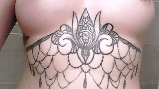 Amateur brunette double toying on webcam