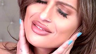 Sexy hottie Anetta Keys enjoys a solo toy masturbation