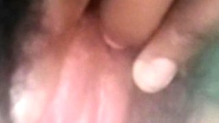 Beautiful African Girl plays