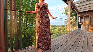 Curvy Lady in Leo Dress Has Risky Balcony Outdoor Sex - Projectfundiary