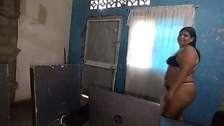 Chubby Colombian with a Big Ass Is Horny with Her Stepdad and Makes Him Very Horny