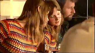 Deutsche Hahnrei-Frau teilt Dreier
