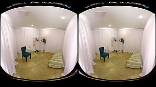 Naughty America VR: Fuck Ava Addams & her big tits in the dressing room!