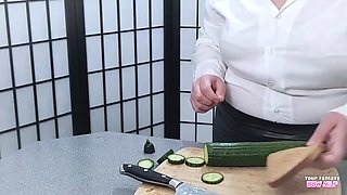 Thick BBC MILF BBW Wife Satisfies Her Hairy Pussy with Big Cucumber - Homemade Amateur