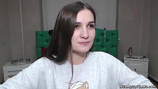 Small tits brunette amateur babe solo on webcam
