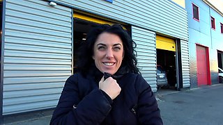 Eva swallows as soon as she wakes up! - Jacquie et Michel TV