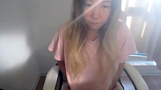 Cute amateur webcam teen girl toying pussy on webcam