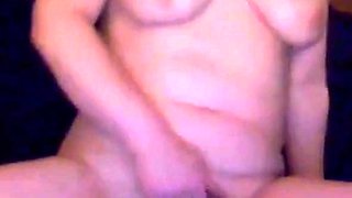 Mom Masturbates on Webcam for Viewers