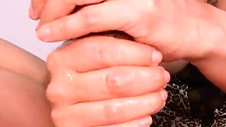 Colombian MILF Performs Great Footwork with Oil