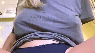 Big boob brunette masturbates on webcam