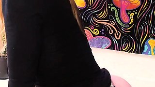 Cumshot amateur MILF suck and jerks dude in the bedroom