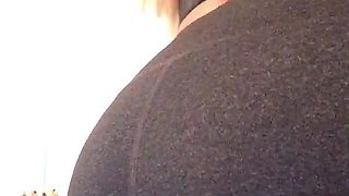 Big boob brunette masturbates on webcam