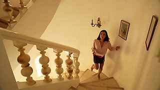 The president's daughter gives everyone ideas... - Jacquie et Michel TV