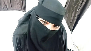 Muslim Girl Perfect Footjob - Desi Teen in Hijab Gives Amazing Foot Fetish Fun