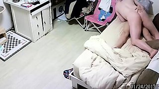 Cute amateur teen babe toying her tight ass in bed on cam