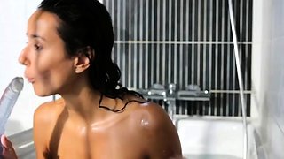 Amateur girlfriend homemade blowjob and pussy toying