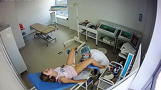 Amateur milf getting her pussy examined on hidden cam