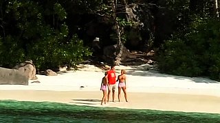 Amateur threesome 8 brunette