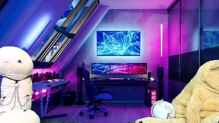 Amateur blonde teen solo dildo