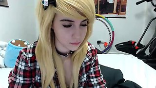 Amateur Blonde Teen Plays Solo with Toy Webcam Porn