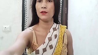 Li Ya In Aunty Ko Bathroom Me Kapde Change Karte Dekh