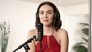 Uber-sexy beauties freya parker & nicole vaunt eat until they both tick