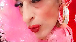 Veteran closet shemale fucks her pussy