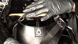 Amateur cd in latex masturbating dildoing