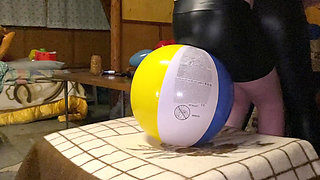 Weve Broke a Table! 190kg Couple Vs 9 Big Beachballs, Swimming Ring and Arm Bands! We Agressively Sit Popped Them! 2 Camera Angl